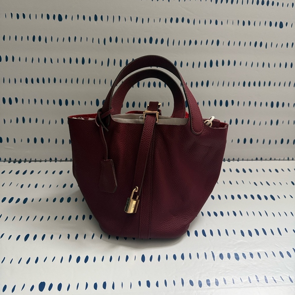 Rouge H Leather Picotin Lock 18 Bucket Bag - Picture 2 of 13